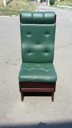 Продам мягкие стулья из кожзама бу