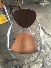 Продам алюминиевые стулья бу в отличном состоянии