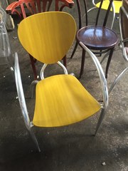 Продам желтые деревянные стулья бу для кафе